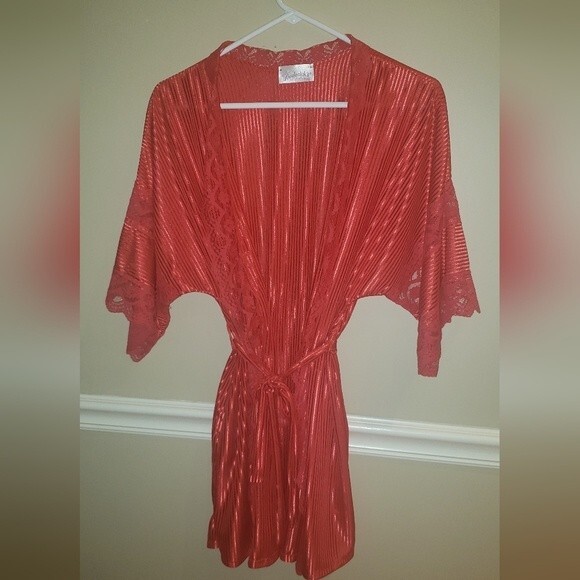 Frederick's of Hollywood Red Lace Robe, Size Small. Excellent Condition - Picture 3 of 4